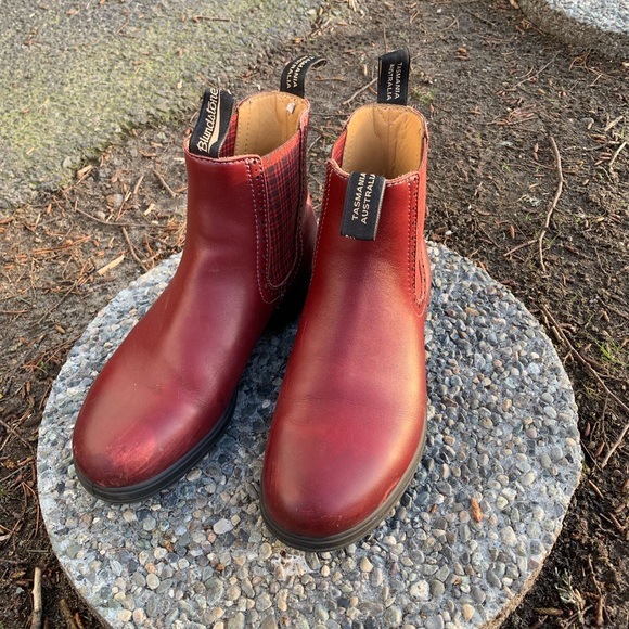 red blundstone boots